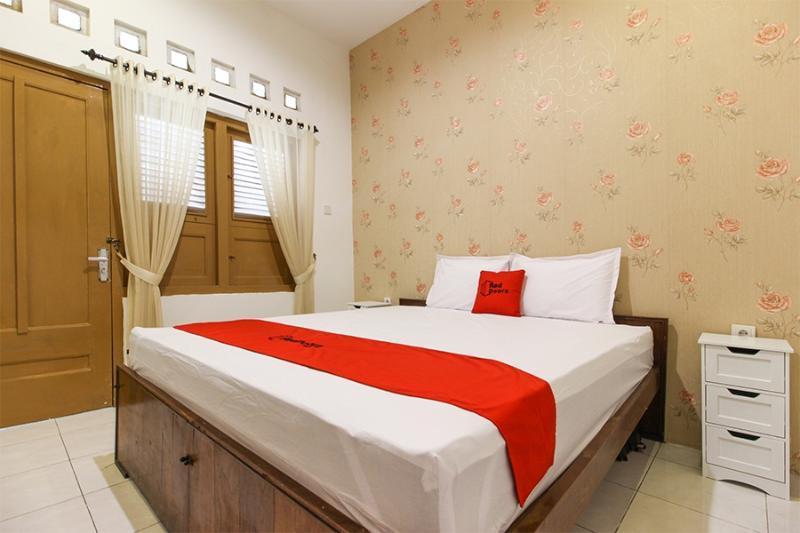 Reddoorz Near Rs Sarjito Yogyakarta Otel Dış mekan fotoğraf